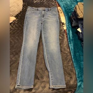Gentle loved American Eagle super high rise jeans
